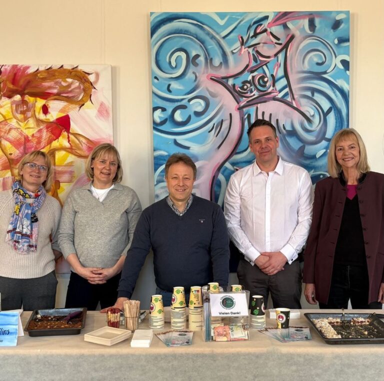 Heute war ich beim Preisträgerkonzert der Kreismusikschule und konnte erstmals als Förderer unterstützen! Nicht nur mit einer kleinen Spende, sondern auch mit echter Power beim Kuchenbasar!
Das Team des Fördervereins, der sich im letzten Jahr gegründet hat, hat mich großartig aufgenommen und die Gespräche mit den Gästen waren spannend! Viele Bekannte und neue Gesichter!
Es soll nicht das letzte Mal gewesen sein, dass ich den Förderverein unterstützt habe!
Die Musikerinnen und Musiker haben an diesem Nachmittag toll aufgespielt und grundsätzlich Unterstützung verdient! Der Förderverein hilft bei den unterschiedlichsten Herausforderungen. Insbesondere in Zeiten knapper öffentlicher Kassen ist so ein Engagement von Bedeutung.
Danke an Familie Dr. Bernd Pieper, die mich auf den Förderverein aufmerksam gemacht hat!

#esgehtnurgemeinsam #förderverein #kreismusikschuleneuruppin #unterstützung